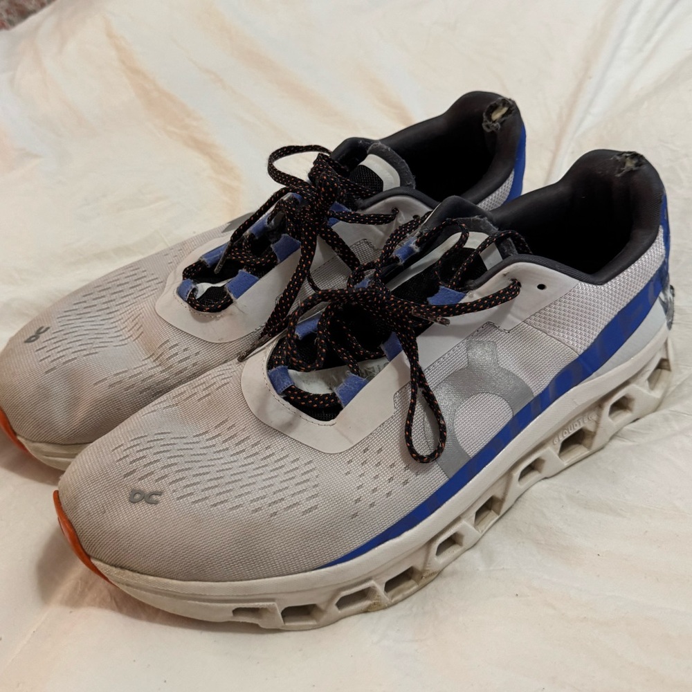 Men’s size 13 on cloud tennis shoes